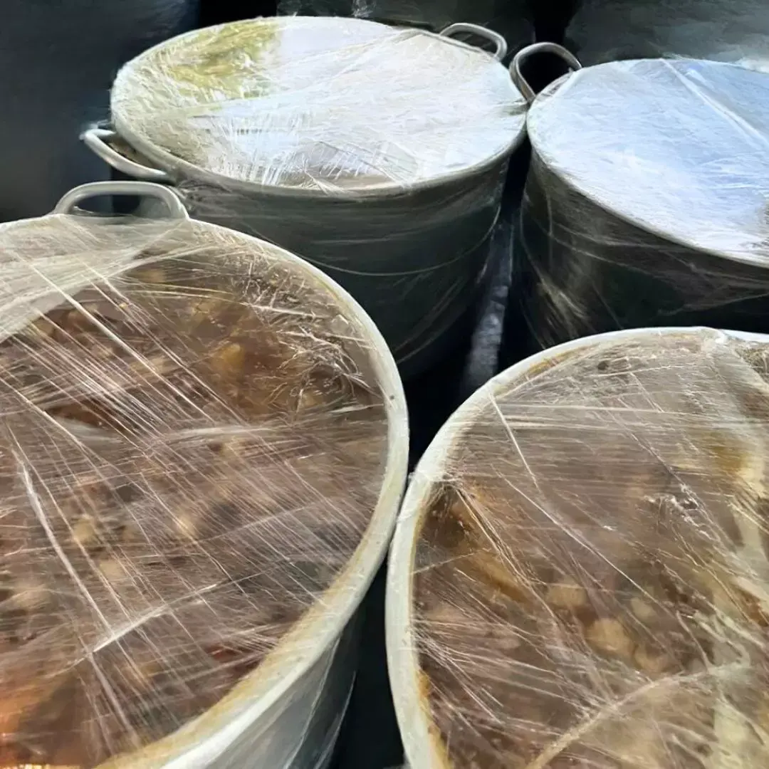 熱鬧、迎王的飯湯，廚師煮好後都會像這整桶送到熱鬧地點