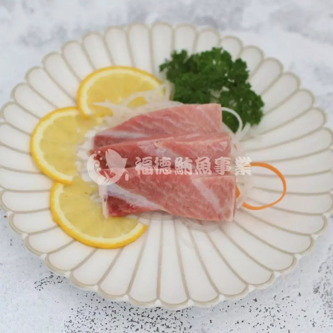 東港黑鮪魚 2026 年必吃美食!東港黑鮪魚生魚片保證驚艷您的味蕾! 東港黑鮪魚【中腹】