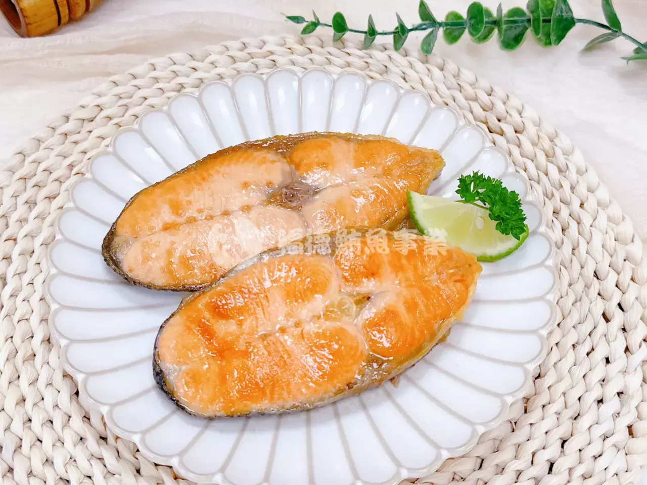 乾煎鮭魚魚排，豐富魚油