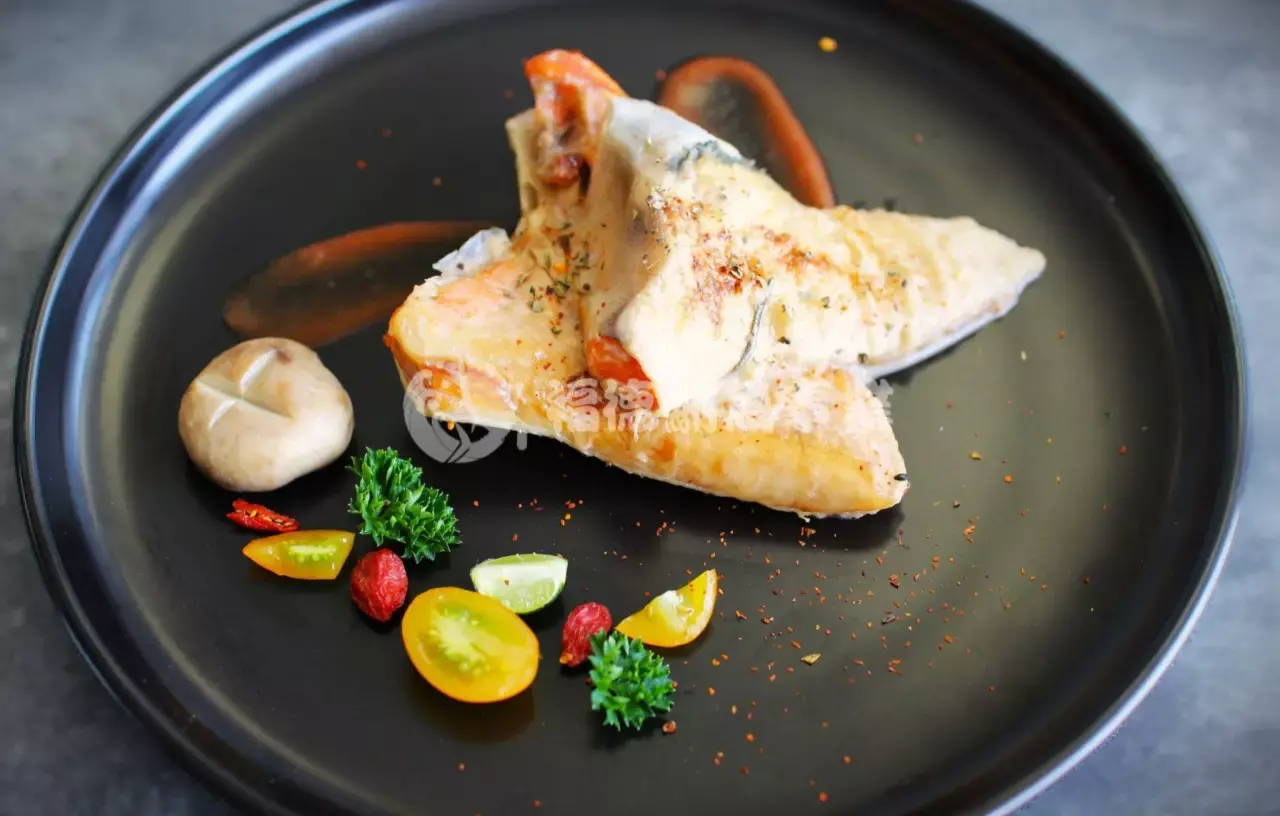 鮭魚下巴料理－奶香乾煎風味
